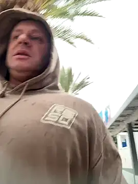 Snapshot of backdoorgalore4you chatting on 12/14/25, 09:58 backdoorgalore4you online show from 12/14/25, 09:58