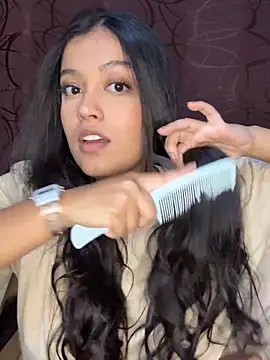 Camila Bustamante online show from 10/13/25, 11:38