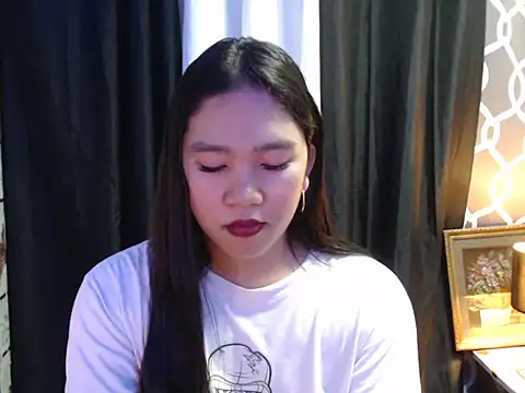 Snapshot of slut_clio chatting on 10/07/25, 12:13 slut clio online show from 10/07/25, 12:13