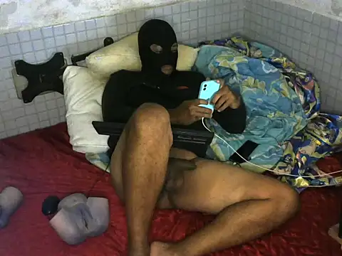 Snapshot of morenomascarado17 chatting on 11/18/25, 10:14 morenomascarado17 online show from 11/18/25, 10:14