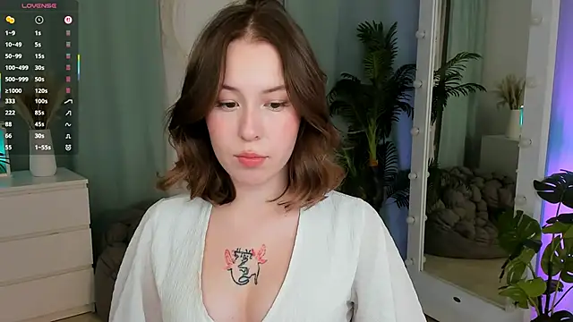 LanaRoselle online show from 12/04/25, 09:23