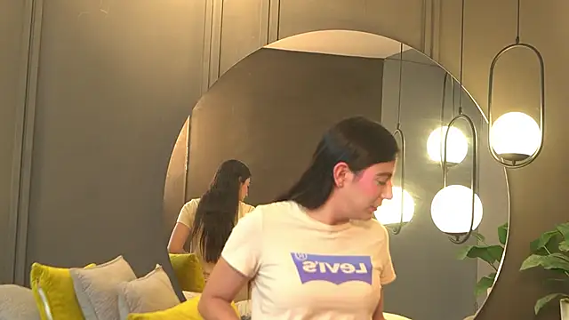 Ariaa Isabell online show from 04/08/26, 06:52