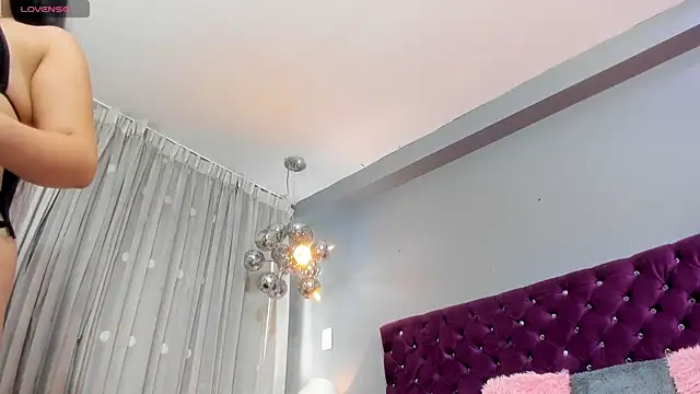 Snapshot of RedAngel1- chatting on 09/26/25, 01:15 RedAngel1- online show from 09/26/25, 01:15