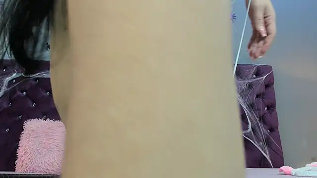 Snapshot of RedAngel1- chatting on 10/30/25, 12:39 RedAngel1- online show from 10/30/25, 12:39