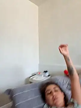 Snapshot of KatyPerra2 chatting on 04/10/26, 04:23 KatyPerra2 online show from 04/10/26, 04:23