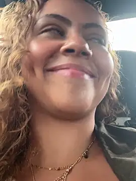 Chloe Leaozinho online show from 02/10/26, 05:39