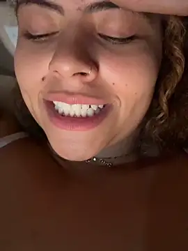 Chloe Leaozinho online show from 05/16/26, 12:18
