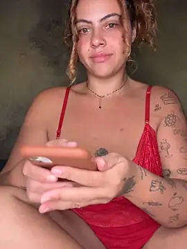 Chloe Leaozinho online show from 05/17/26, 03:04