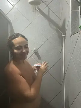 Chloe Leaozinho online show from 05/27/26, 02:08