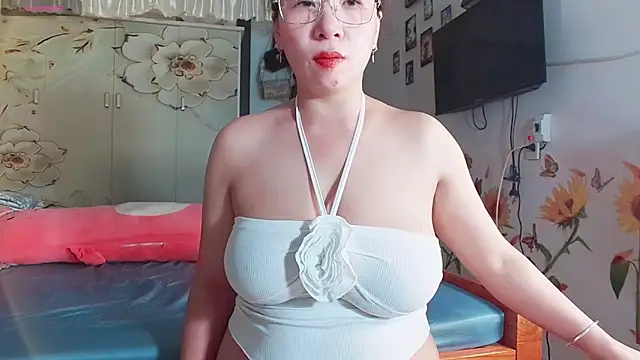 lyly asian online show from 04/22/26, 05:14