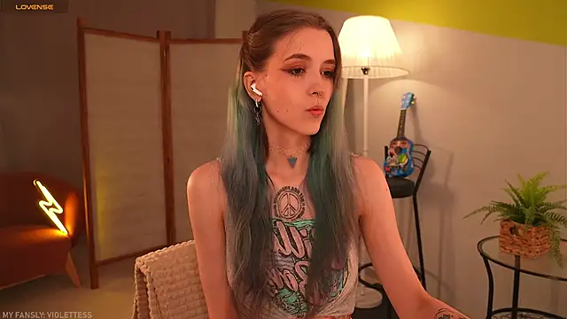 Snapshot of violetesa chatting on 09/25/25, 01:15 violetesa online show from 09/25/25, 01:15