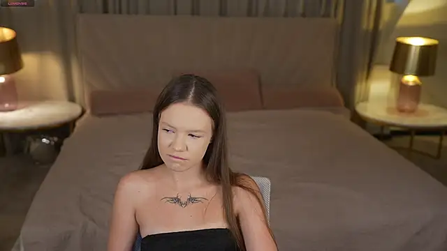 Snapshot of Claire_Dreams chatting on 10/08/25, 02:25 Claire Dreams online show from 10/08/25, 02:25