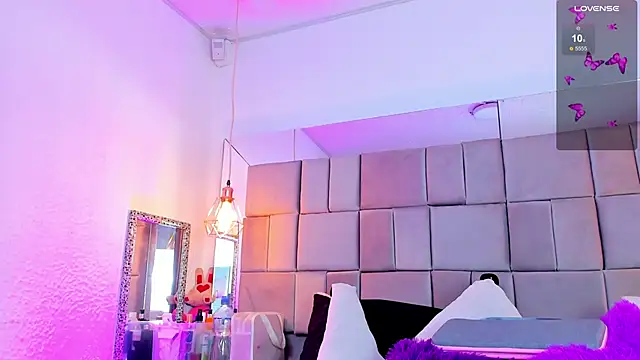 antoneella jones online show from 01/12/26, 07:41