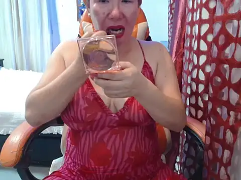 Snapshot of VerySexyCeline chatting on 10/16/25, 09:10 VerySexyCeline online show from 10/16/25, 09:10