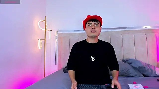 Molly sweetlove online show from 12/04/25, 07:11