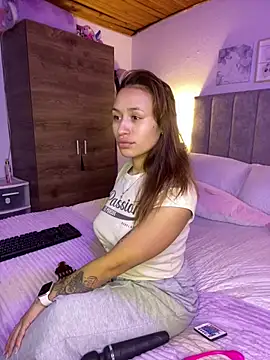 juliana-mancini online show from 10/06/25, 06:16