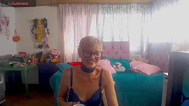 Snapshot of isabella-lips007 chatting on 07/24/26, 01:53 isabella-lips007 online show from 07/24/26, 01:53