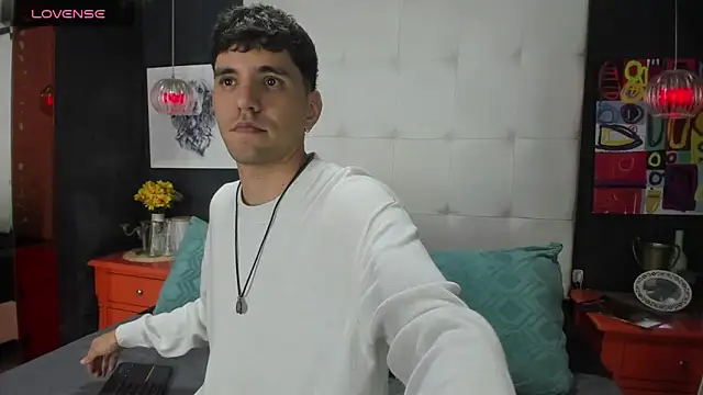 Snapshot of Matteo12_ chatting on 10/04/25, 04:10 Matteo12 online show from 10/04/25, 04:10