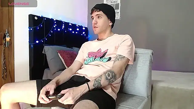 Matteo12  online show from 12/05/25, 03:48