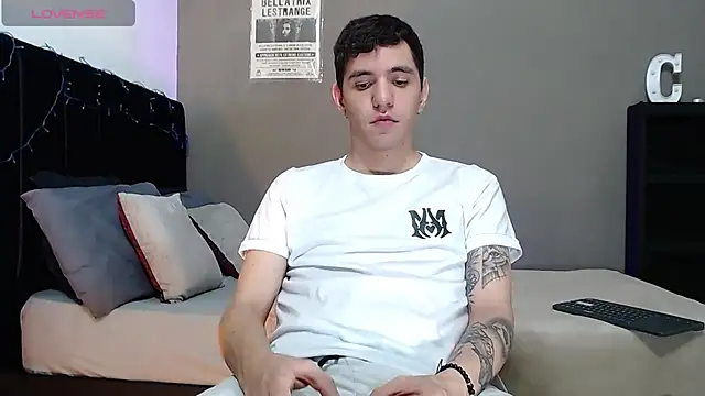 Matteo12  online show from 12/15/25, 04:50