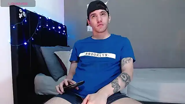 Matteo12  online show from 12/22/25, 05:48