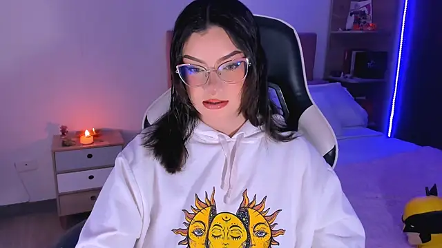 OphelianaRose33 online show from 10/13/25, 08:20