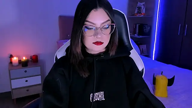 OphelianaRose33 online show from 11/14/25, 10:29