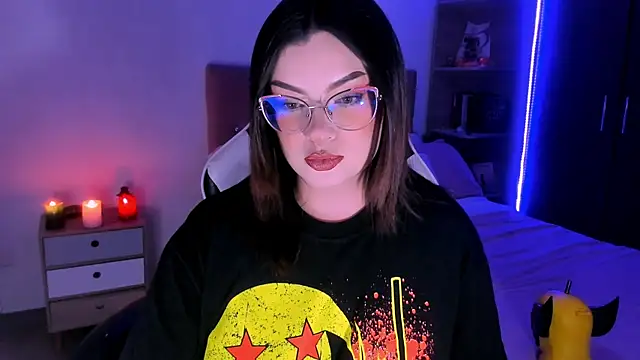 OphelianaRose33 online show from 12/02/25, 12:27