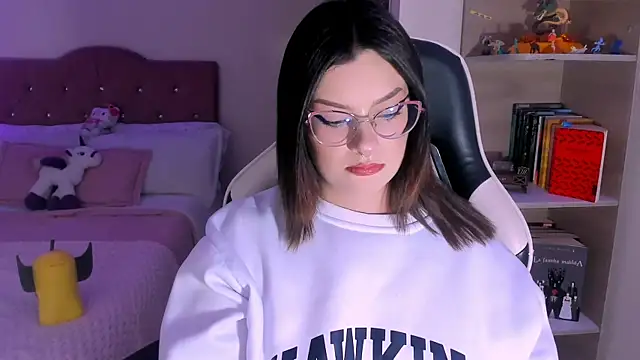 OphelianaRose33 online show from 01/06/26, 10:23