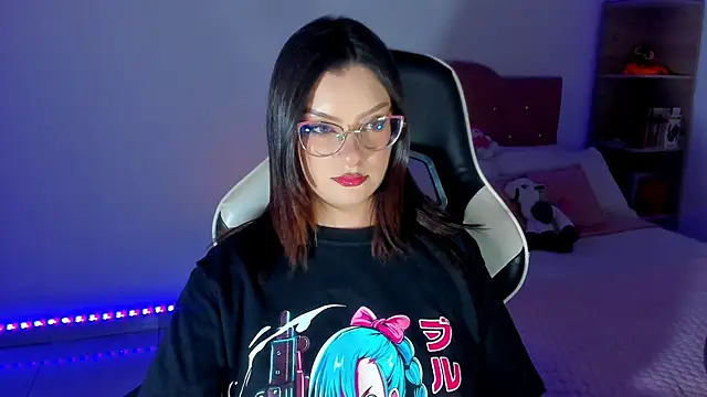 OphelianaRose33 online show from 04/10/26, 11:09