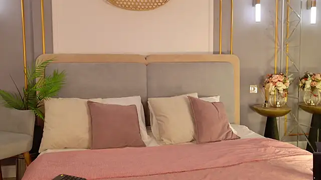 Snapshot of LanaElise chatting on 11/23/25, 05:29 LanaElise online show from 11/23/25, 05:29