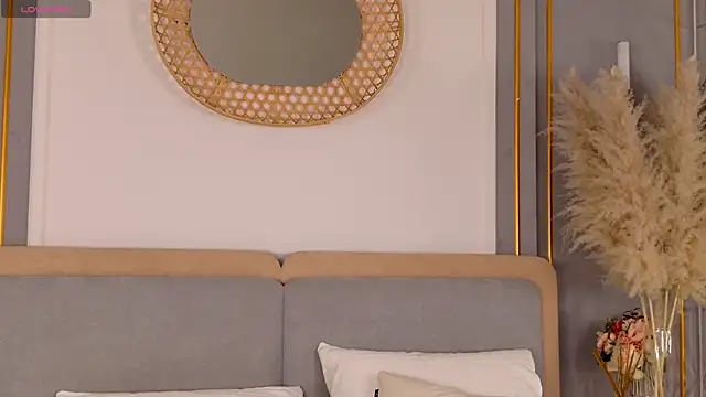 Snapshot of LanaElise chatting on 11/25/25, 05:18 LanaElise online show from 11/25/25, 05:18