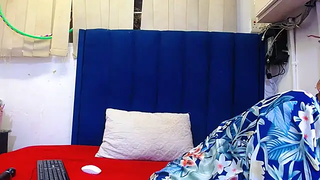 ItsMsBankss02 online show from 09/19/25, 08:53