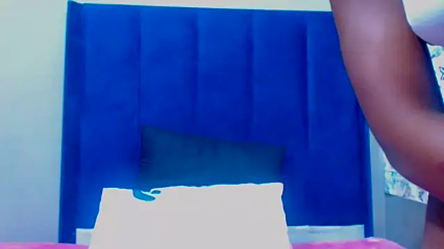 ItsMsBankss02 online show from 11/25/25, 08:09