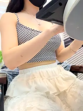 Linh 2004 online show from 09/20/25, 02:07