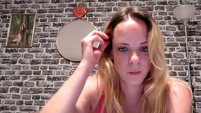 Snapshot of SexyMilf_37 chatting on 05/27/26, 08:06 SexyMilf 37 online show from 05/27/26, 08:06