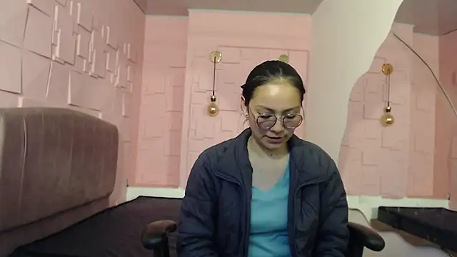 Snapshot of katalina07_1 chatting on 09/19/25, 04:18 katalina07 1 online show from 09/19/25, 04:18