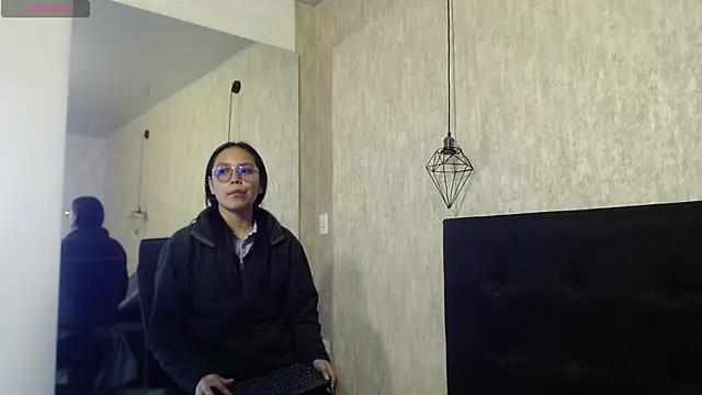 Snapshot of katalina07_1 chatting on 11/19/25, 01:33 katalina07 1 online show from 11/19/25, 01:33