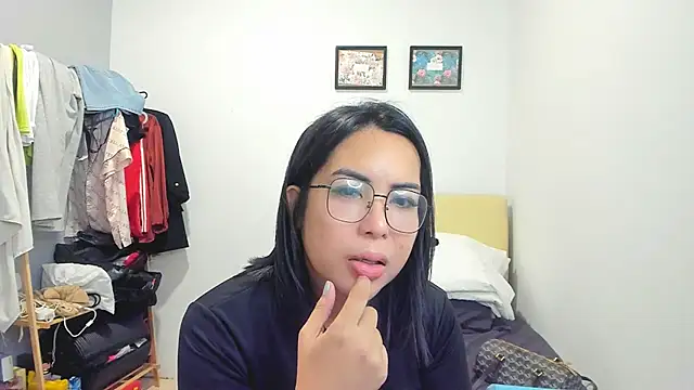 Rainy Ren online show from 10/21/25, 03:35