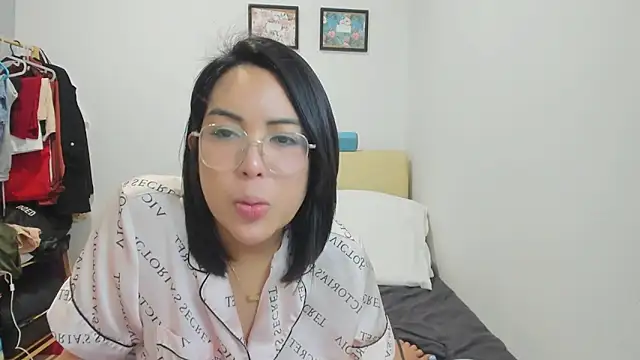 Rainy Ren online show from 10/23/25, 03:00