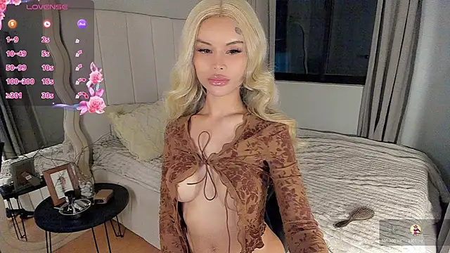 LUUVRRI 21 online show from 04/05/26, 04:04