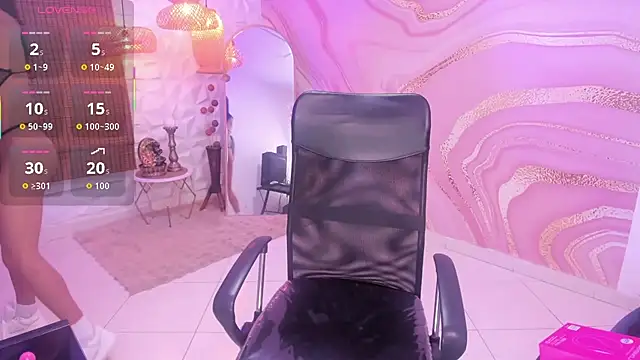 Snapshot of keytinthomson_ chatting on 10/24/25, 04:36 keytinthomson online show from 10/24/25, 04:36