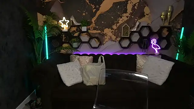 Snapshot of DiamondGoldie chatting on 09/14/25, 08:46 DiamondGoldie online show from 09/14/25, 08:46