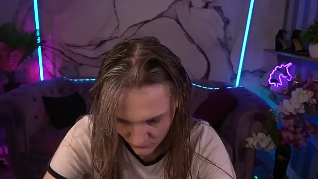 Snapshot of DiamondGoldie chatting on 09/18/25, 06:59 DiamondGoldie online show from 09/18/25, 06:59