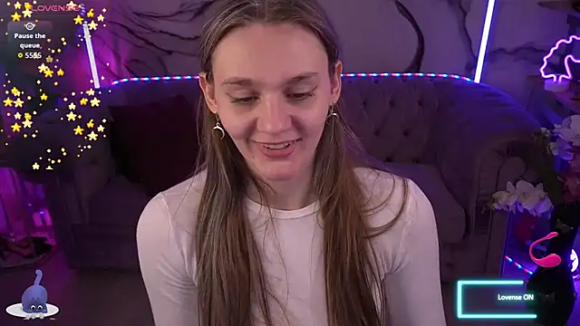 Snapshot of DiamondGoldie chatting on 09/21/25, 06:53 DiamondGoldie online show from 09/21/25, 06:53