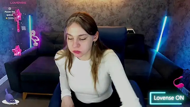 Snapshot of DiamondGoldie chatting on 12/05/25, 06:44 DiamondGoldie online show from 12/05/25, 06:44