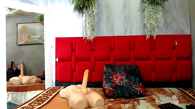 Snapshot of Leonora_Lujan chatting on 11/05/25, 09:15 Leonora Lujan online show from 11/05/25, 09:15