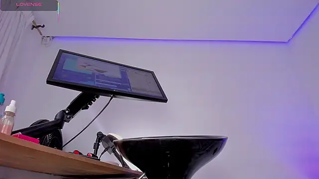 eva rain  online show from 03/04/26, 10:05