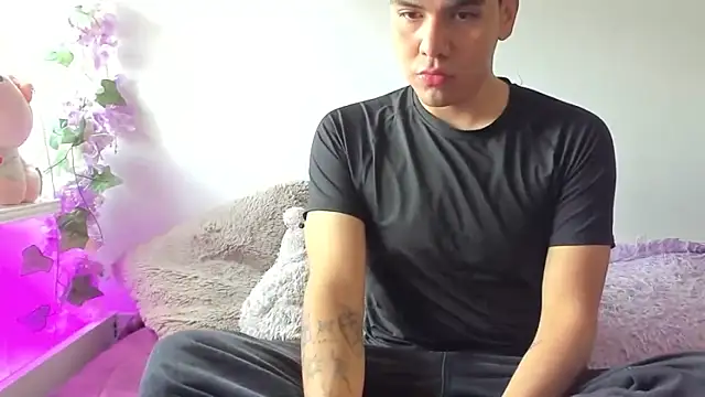 Axel Hunter online show from 06/04/26, 04:35