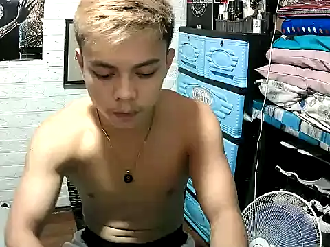 Snapshot of Pinoy_slutcummer69 chatting on 11/14/25, 09:41 Pinoy slutcummer69 online show from 11/14/25, 09:41